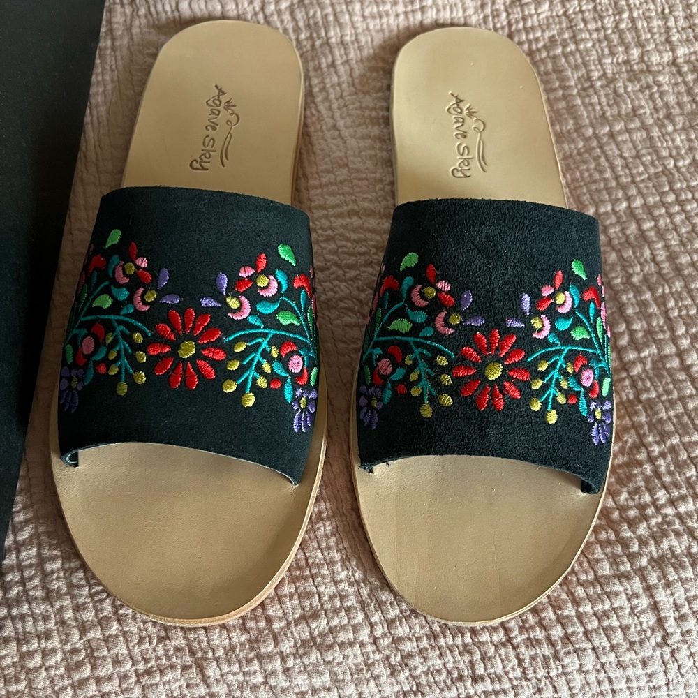 Agave Black and Red Embroidered Sandals